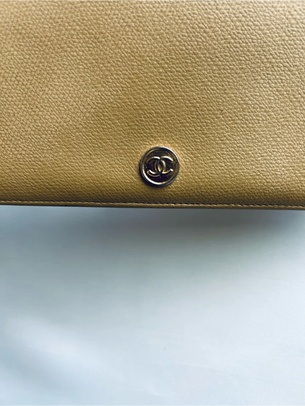 💛CHANEL💛 Beige/Tan/Mustard leather wallet with Gold CC Medallion~EUC